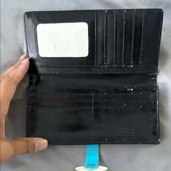 Romero Britto Black Heart Wallet - Picture 4 of 5